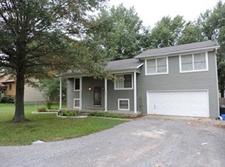 107 Stable Dr, Carterville, IL 62918