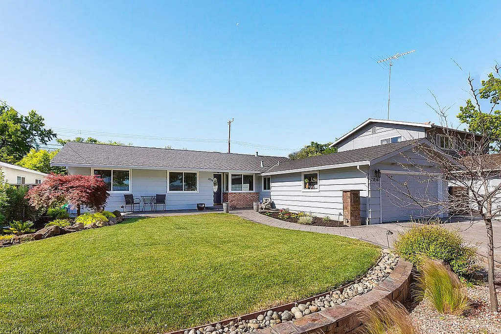 2838 Forbes Ave photo 1