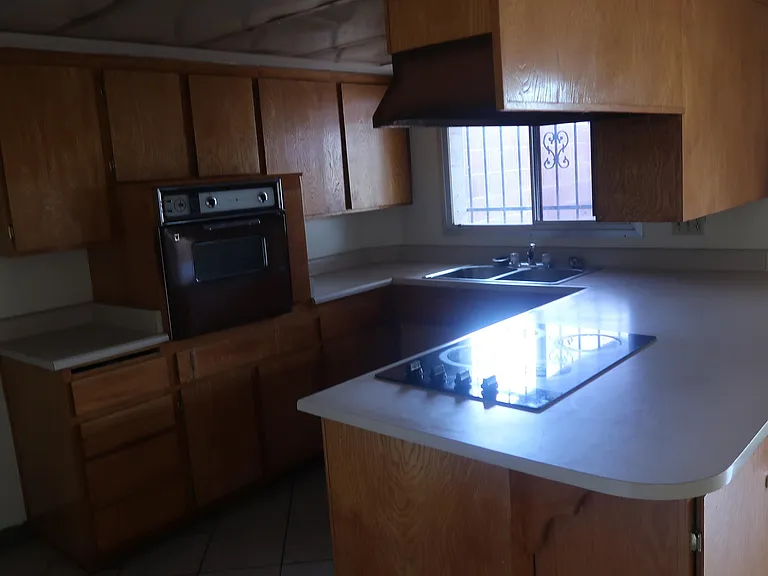 1627 W Hazelwood St — Photo 13