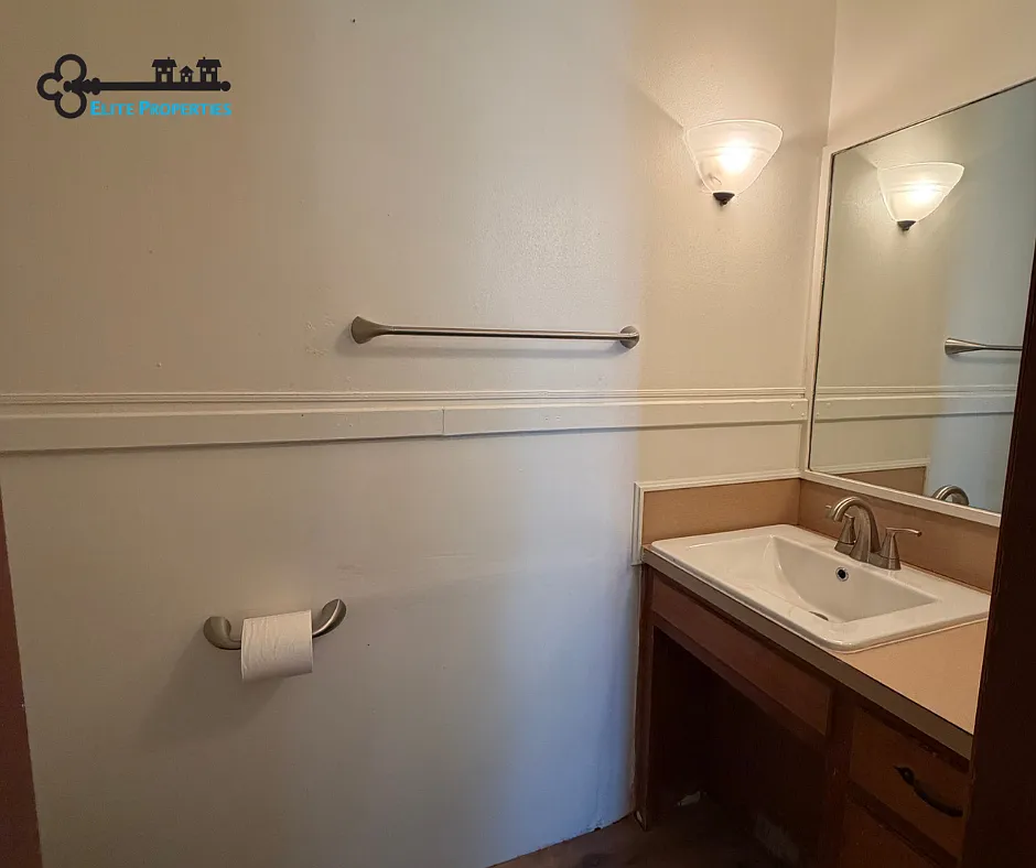 3 bed, 1.5 bath, 1453 sqft, $1,300 — Photo 2