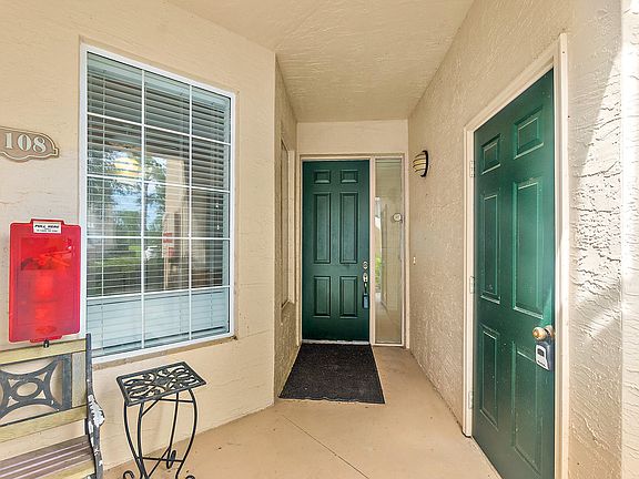 3rd image of 1108 Royal Troon Ln