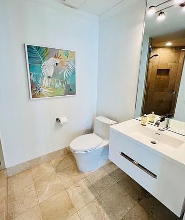 3rd image of 111 SW 8th Ave #905
