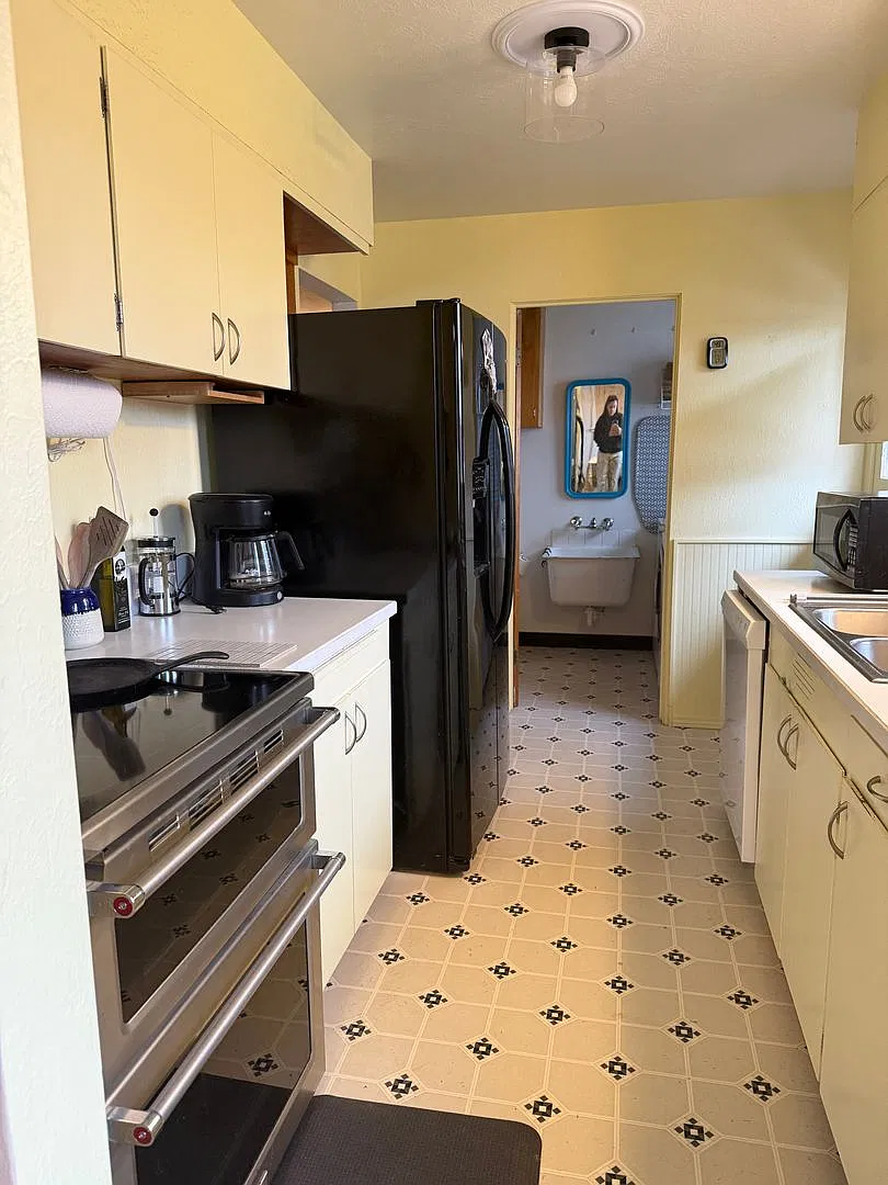 3 Bedroom 1.5 Bath — Photo 3