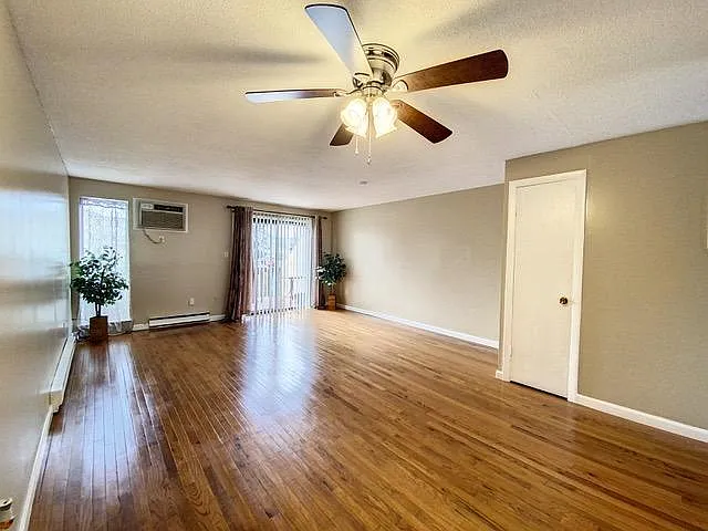 520 Shennecossett Rd — Photo 4