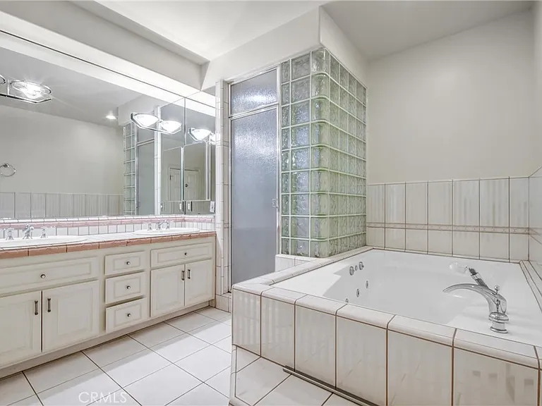 1410 S 10th Ave — Photo 27