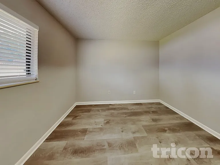 27 Princess Rose Dr — Photo 13