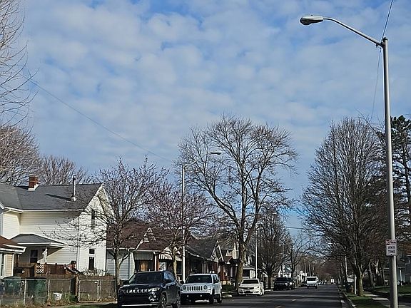 5th image of 933 Sheridan St