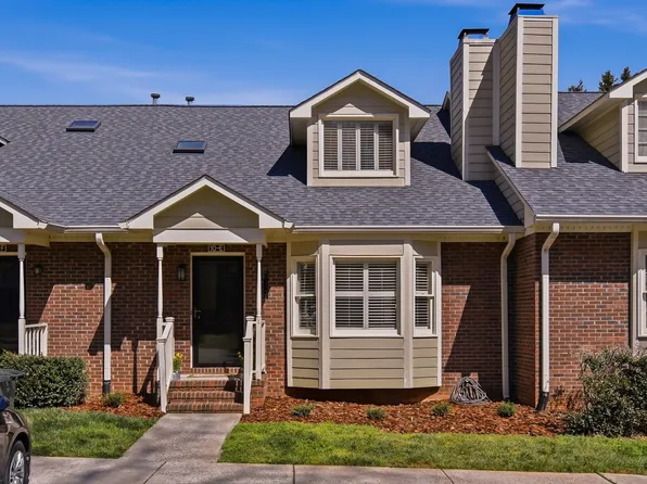 10 Park Village Ln Unit E, Greensboro, NC 27455