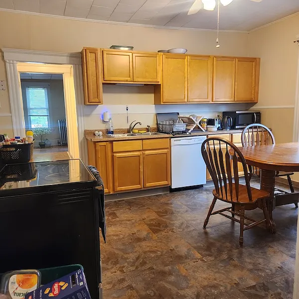 4 bed, 1660 sqft, $2,400 — Photo 1