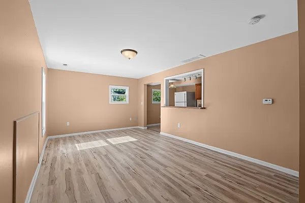 23233 Wellington Ave — Photo 9