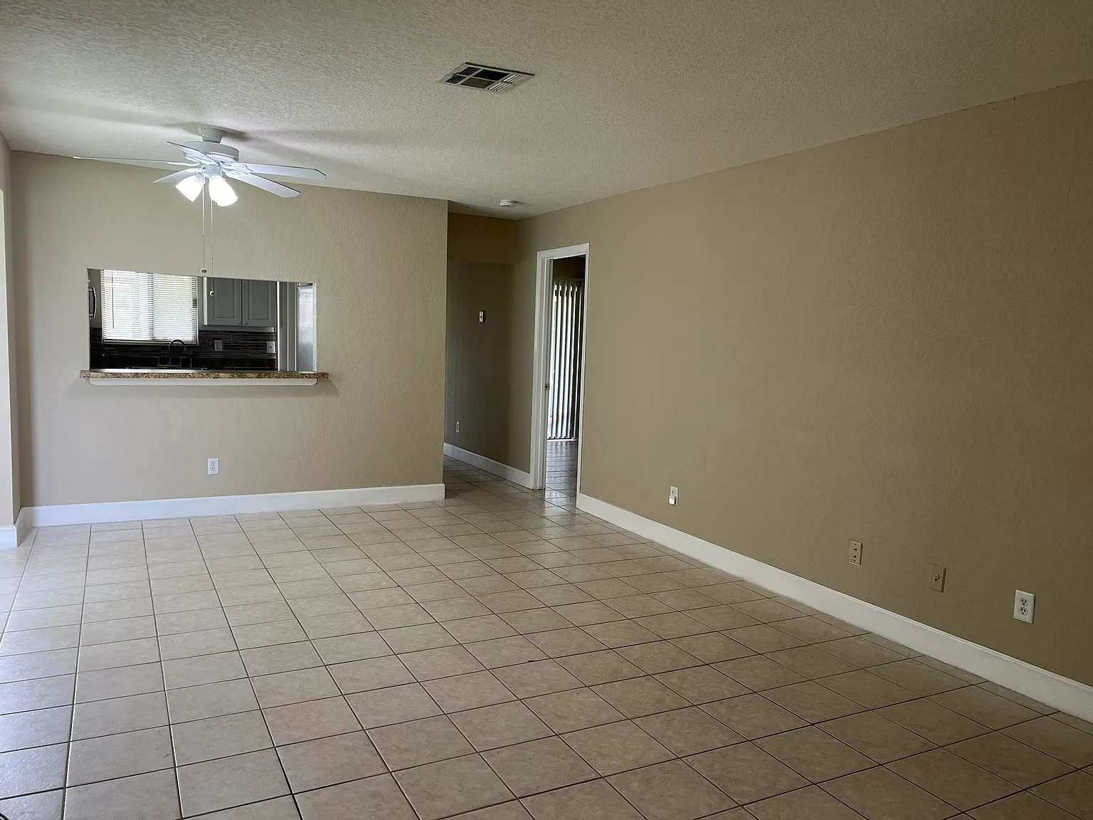 3 bed, 2.0 bath, 1062 sqft, $1,950 — Photo 4