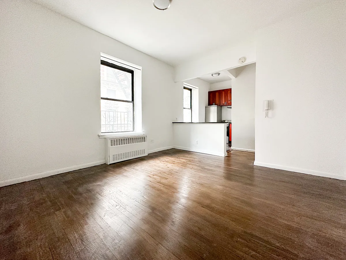 Building Photo - 102 W 80th St #22A