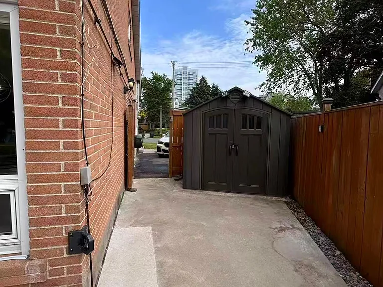 2 Lynedock Cres — Photo 36