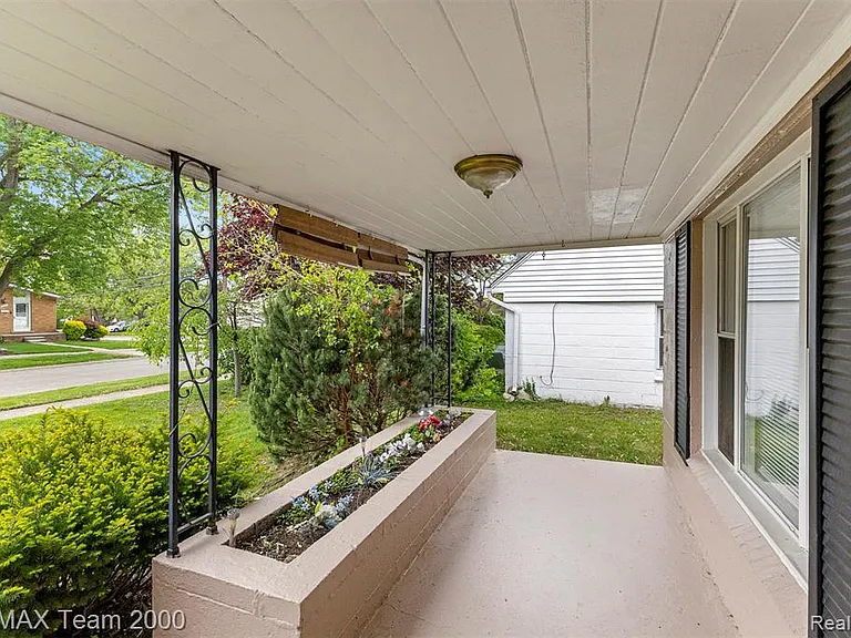 7322 Fenton St — Photo 32