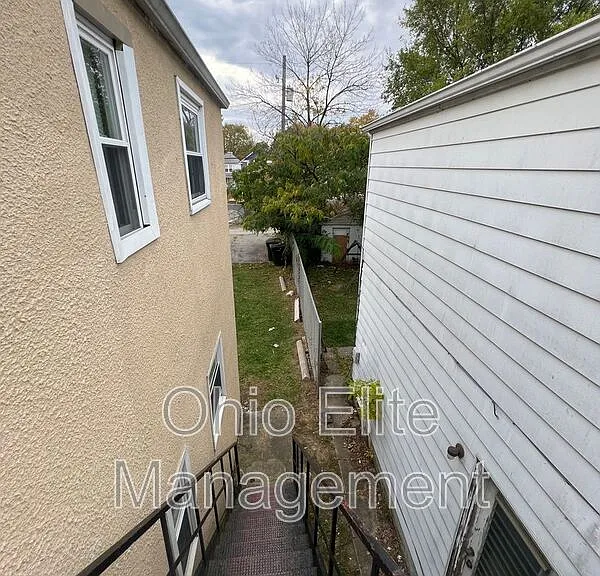 397 1/2 S Ogden Ave — Photo 8