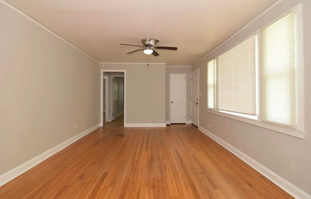 3 bed, 1000 sqft, $1,250 — Photo 2