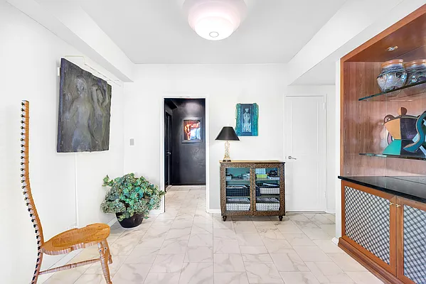 Sold by Douglas Elliman | media 21