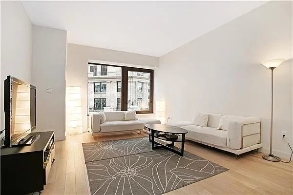 Sold by TNG Nassimi Realty | media 11