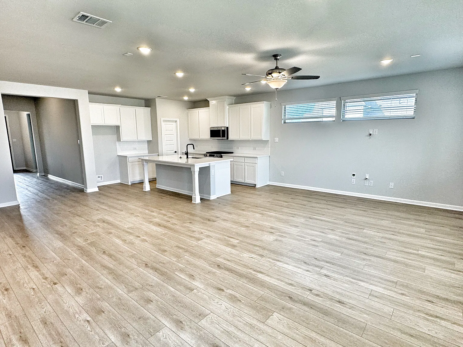 4 bed, 2087 sqft, $2,300 — Photo 4