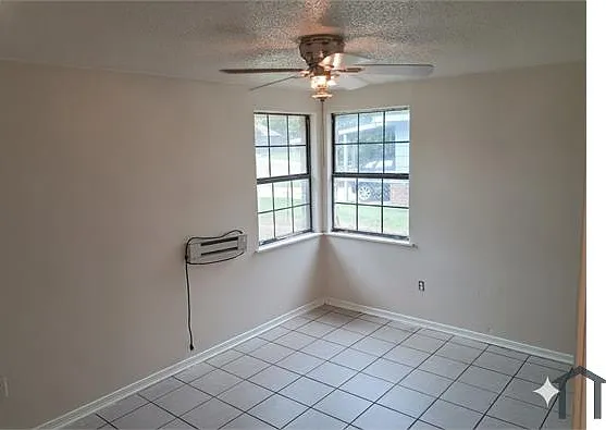 1813 Lariet Ln — Photo 8