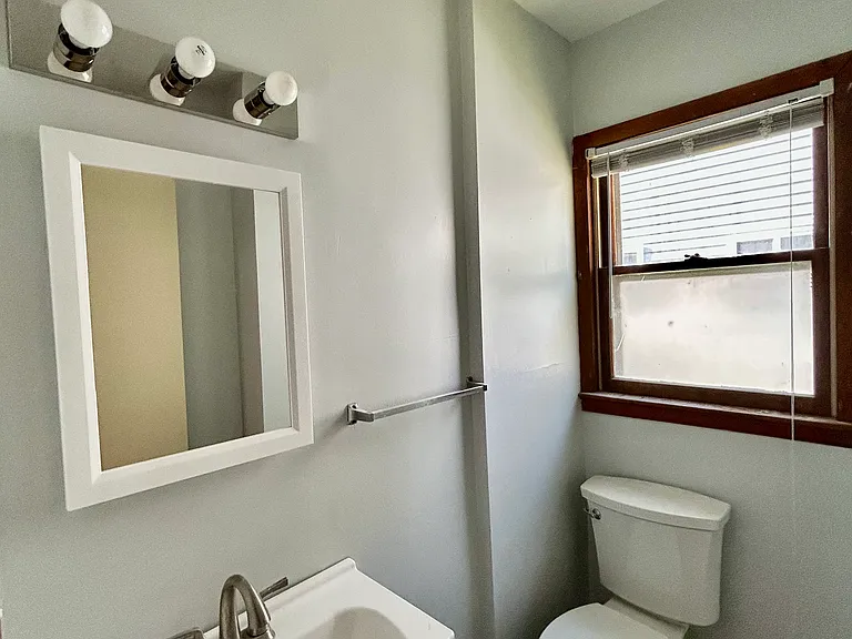 341 S Dearborn Ave — Photo 4