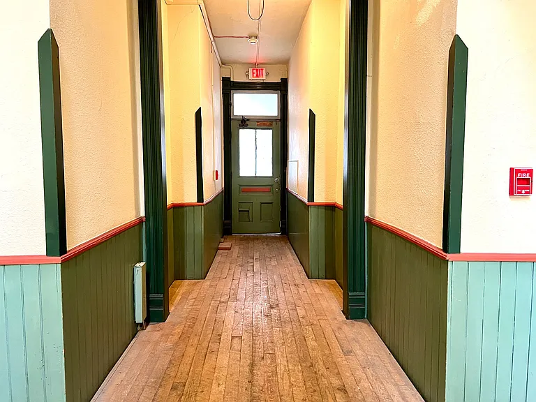 517 E. Broadway St. — Photo 5
