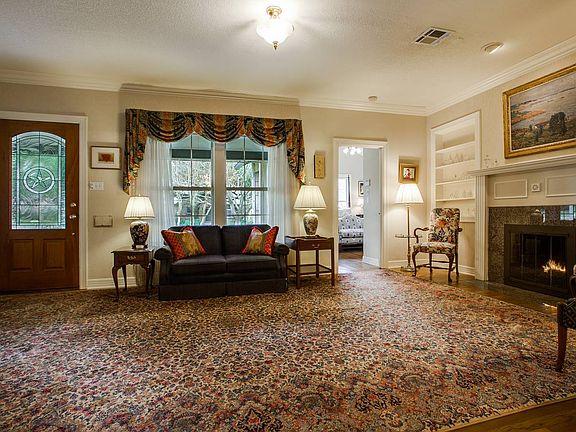 5th image of 115 E Hermosa Dr