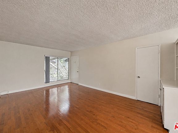 4th image of 941 N San Vicente Blvd APT 4