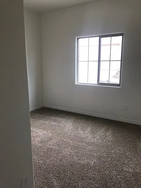 Occupied Please Do NOT Disturb Tenant - 3 Bedroom 2 Bath Contact Property Pros Property Management — Photo 4