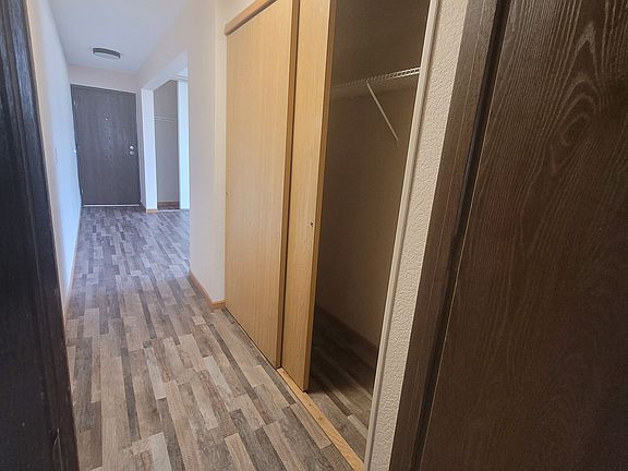 Entrance & bedroom hallway