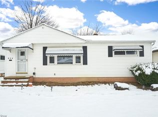 824 Pendley Rd, Willowick, OH 44095