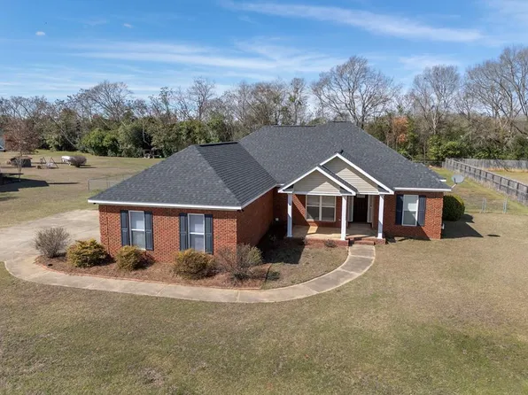 1014 W King St, Headland, AL 36345