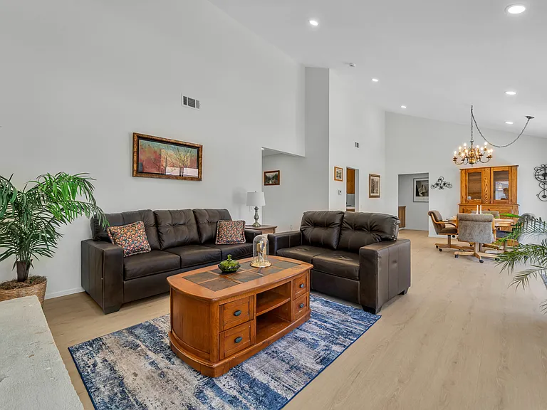 37202 Village 37 — Photo 7