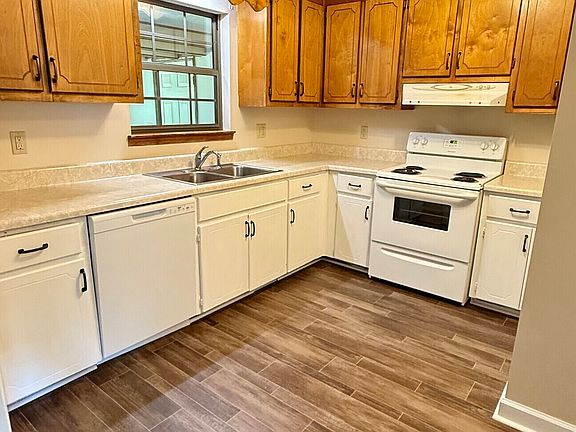 3rd image of 233 Longmeadow Dr NW