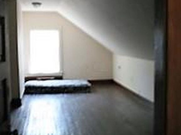 4th image of 384 E 17th Ave