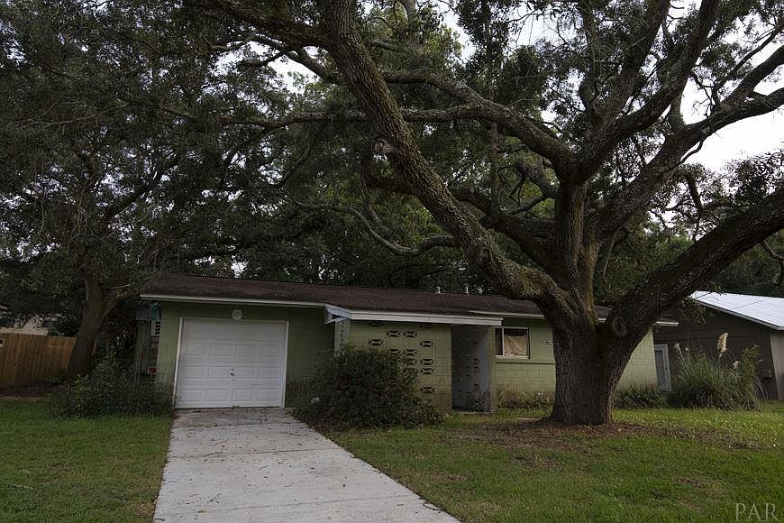 1st image of 923 Blue Springs Dr