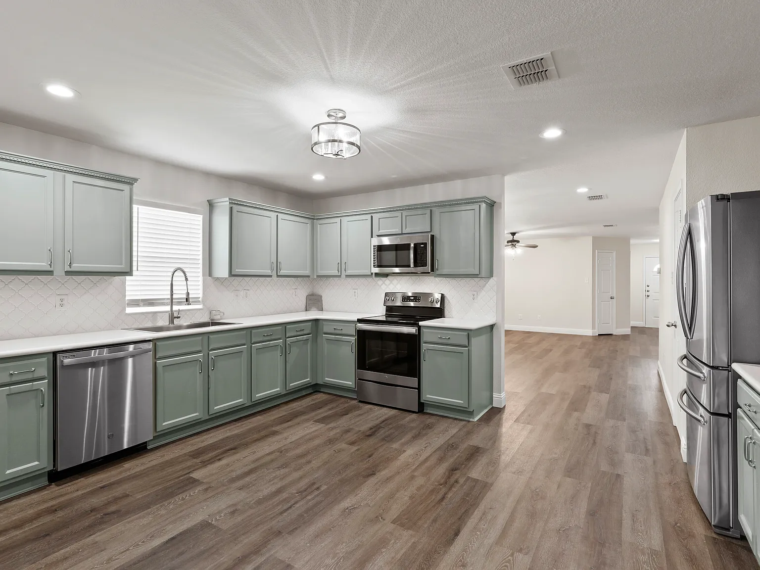 12900 Cedar Hollow Dr — Photo 3