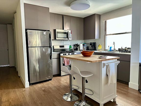 4th image of 422 W Belmont Ave #9A