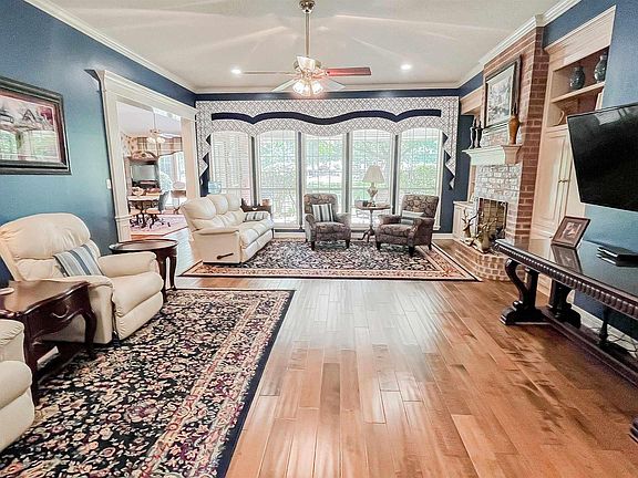3rd image of 131 Saint Andrews Cir