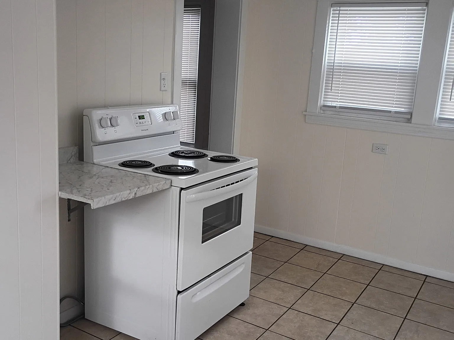2 bed, 1000 sqft, $1,400 — Photo 2