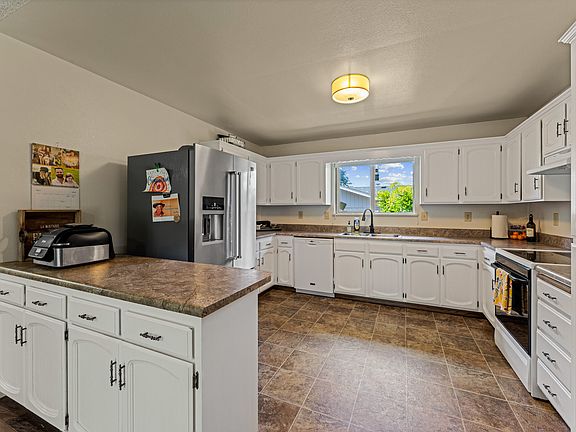 5th image of 210 Sky Crest Dr