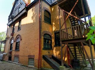 5810 Howe St #10, Pittsburgh, PA 15232