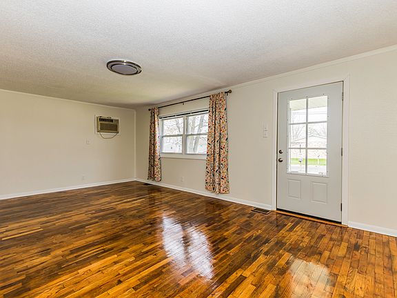 4th image of 2506 N Rosewood Ave
