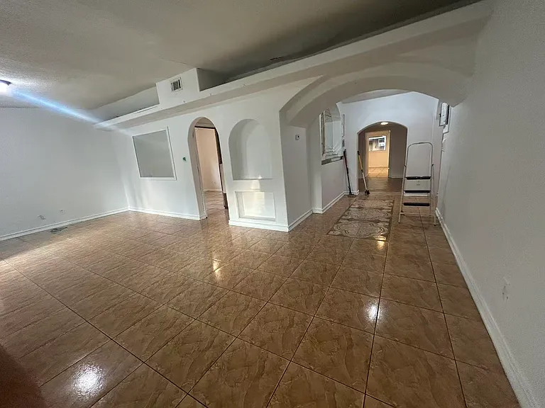 706 Thalia Dr — Photo 9