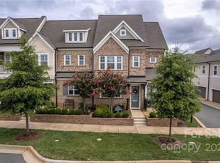 8910 Matthews Farm Ln, Charlotte, NC 28277