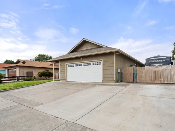 854 Delsie Dr, Grants Pass, OR 97527