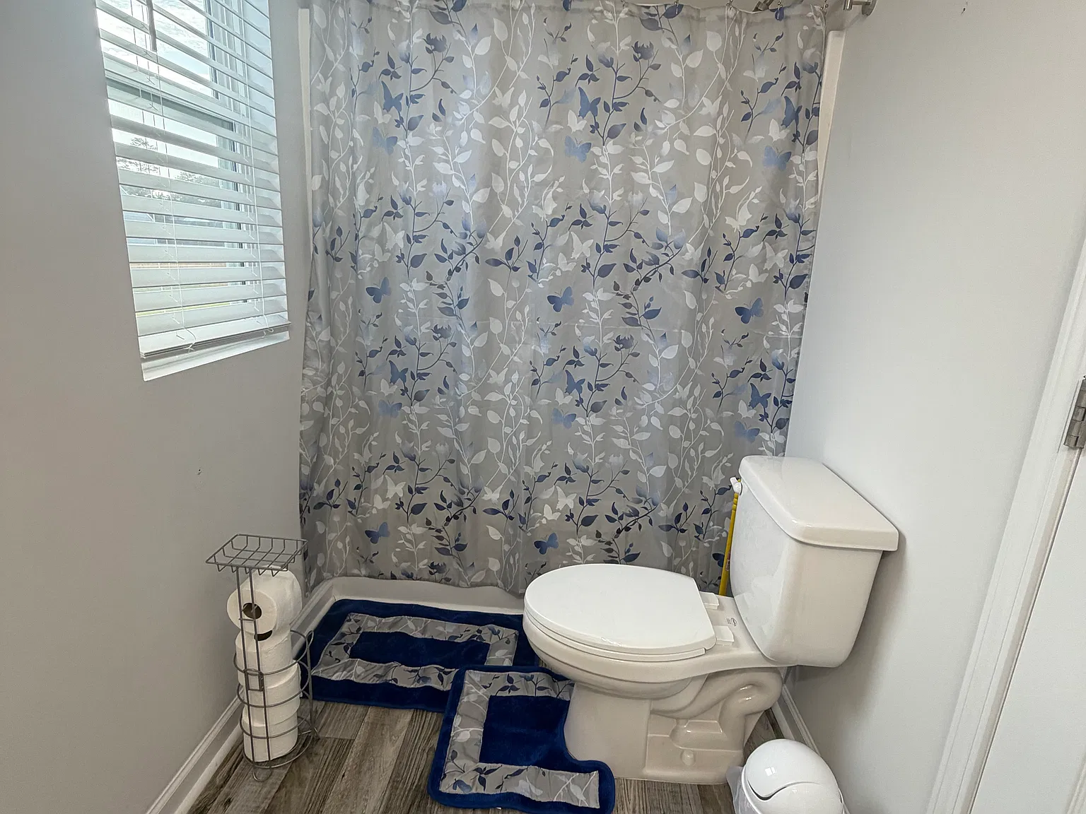 5 bed, 2295 sqft, $900 — Photo 4