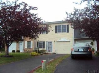 15 Bridgewood Ln, Watervliet, NY 12189