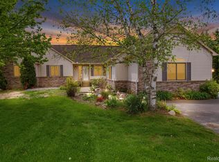 10801 Davisburg Rd, Davisburg, MI 48350