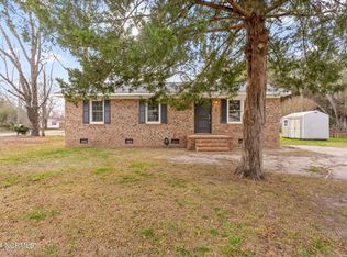 213 S Smith St, Burgaw, NC 28425